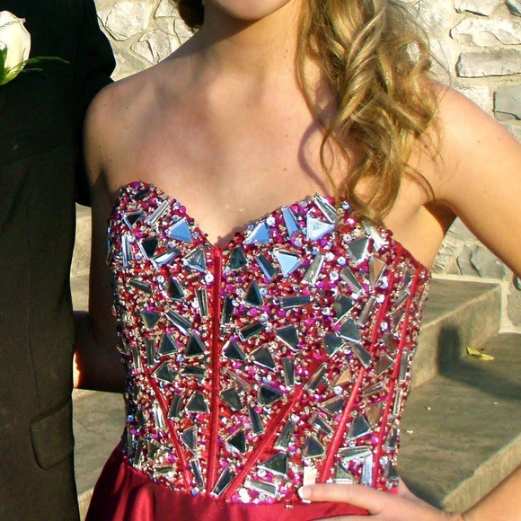 Adorable Homecoming dress - Picture 2 of 4